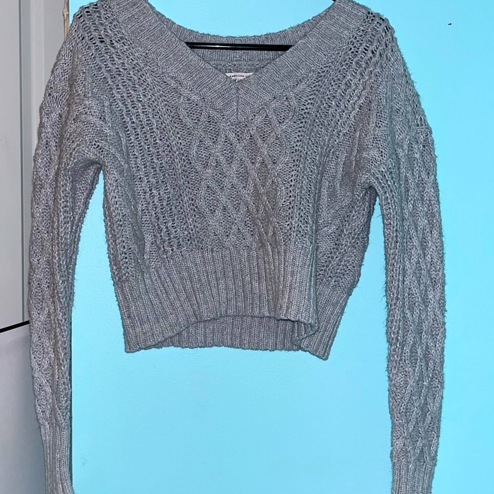 American Eagle woman’s cropped grey sweater